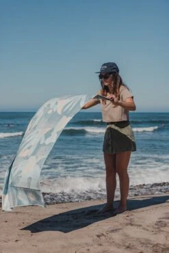 Almond X Slowtide Quick-Dry Towel | Bright Days Ahead -Surf Story Shop 2E1A0483