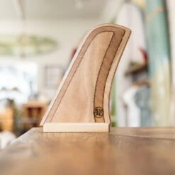 Display Wood Huck Fin 9 Display Wood Huck Fin -Surf Story Shop 2E1A7287